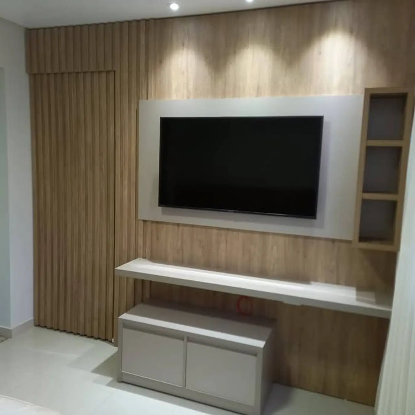 Sala e painel de TV planejado
